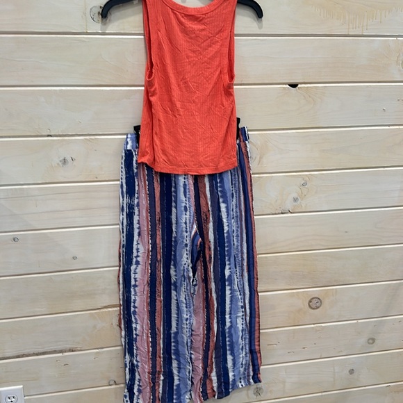 Medium Capri type Pants and Medium Top. - Picture 4 of 7